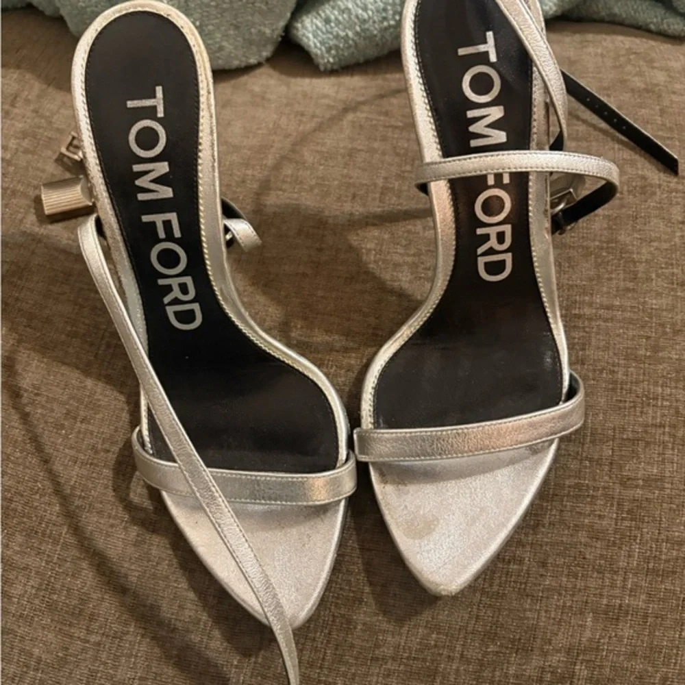 AUTHENTIC TOM FORD METALLIC SILVER PADLOCK HEELS — SIZE 7.5 ✨